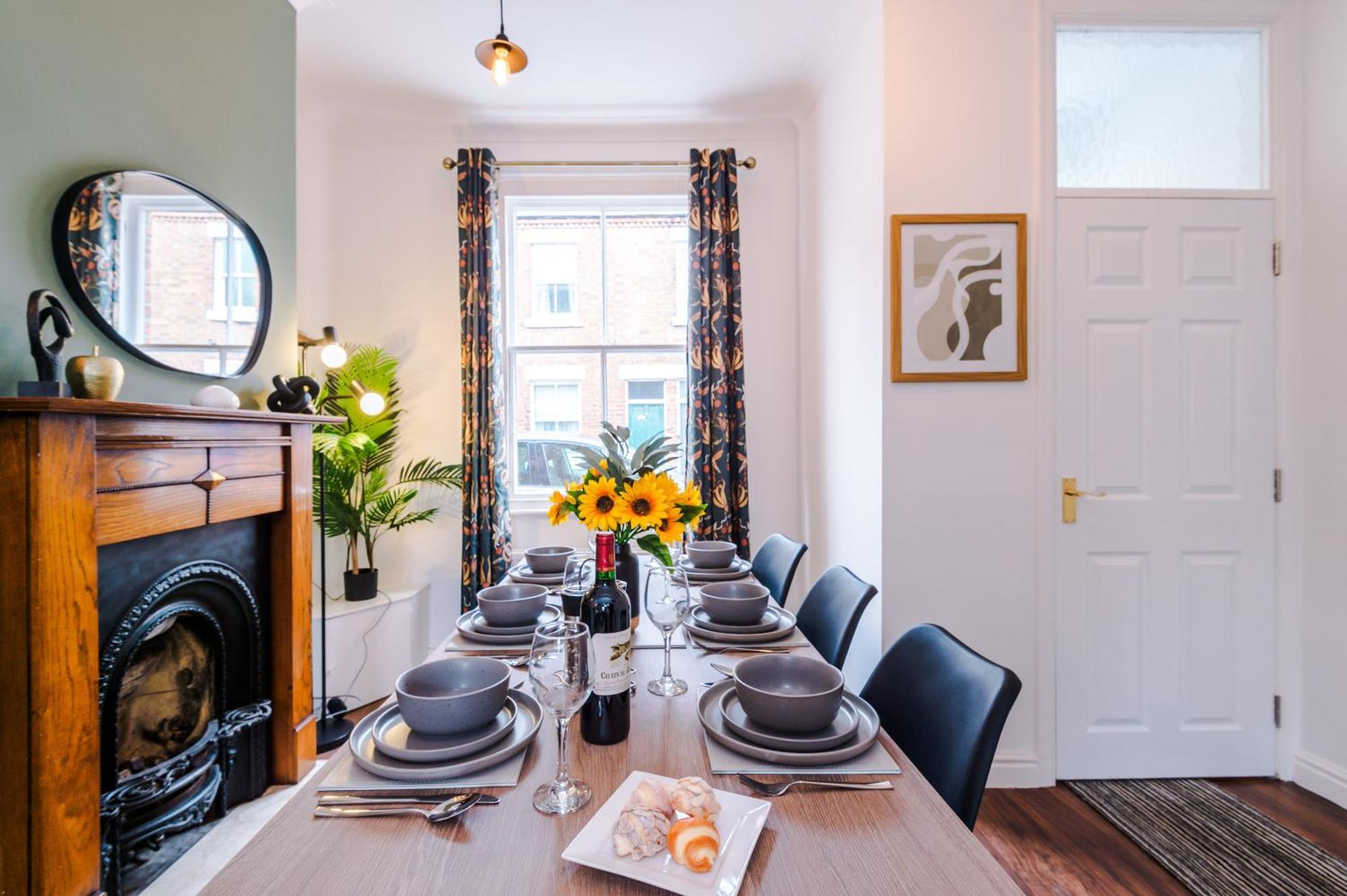 New! Stunning 2-Bed City-Centre Home In Chester By 53 Degrees Property - Ideal For Couples & Groups - Sleeps 6! ภายนอก รูปภาพ