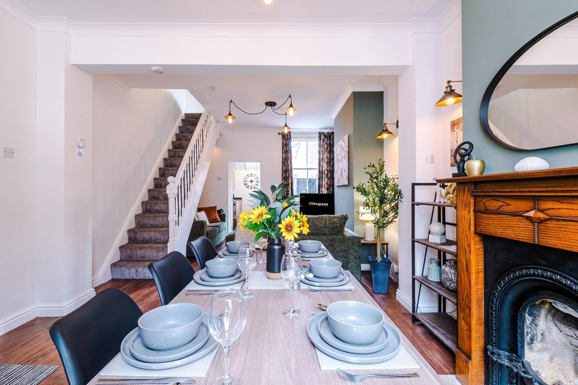 New! Stunning 2-Bed City-Centre Home In Chester By 53 Degrees Property - Ideal For Couples & Groups - Sleeps 6! ภายนอก รูปภาพ