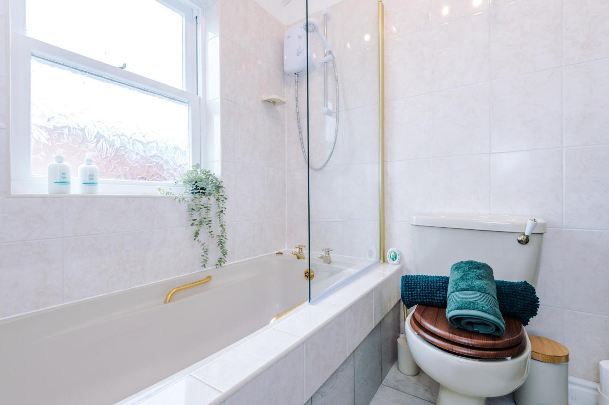 New! Stunning 2-Bed City-Centre Home In Chester By 53 Degrees Property - Ideal For Couples & Groups - Sleeps 6! ภายนอก รูปภาพ