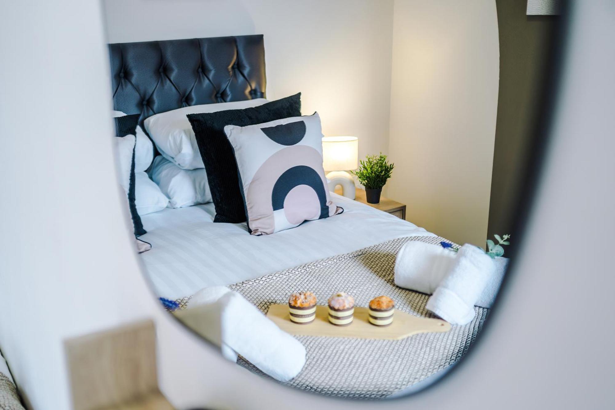 New! Stunning 2-Bed City-Centre Home In Chester By 53 Degrees Property - Ideal For Couples & Groups - Sleeps 6! ภายนอก รูปภาพ