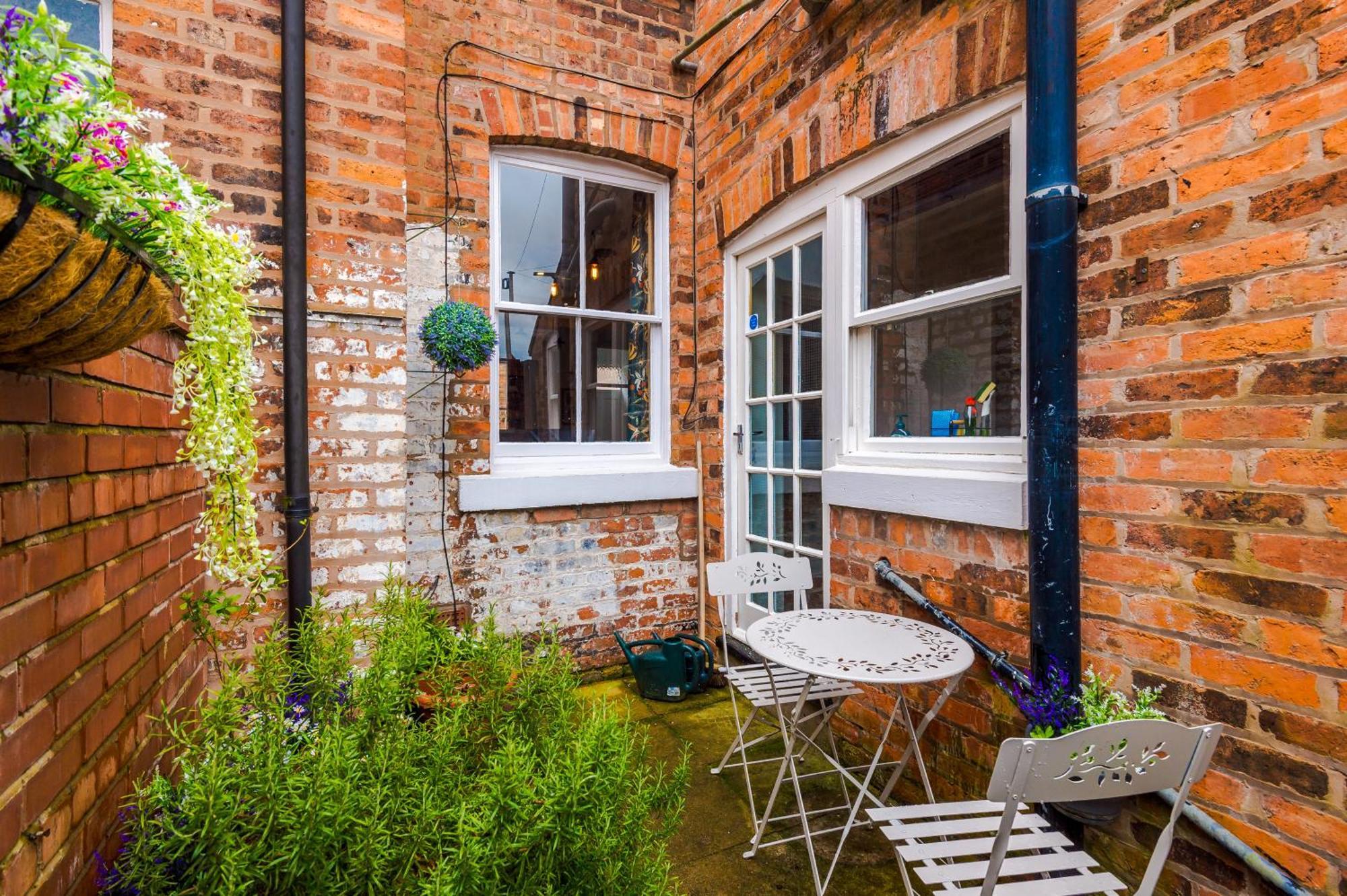 New! Stunning 2-Bed City-Centre Home In Chester By 53 Degrees Property - Ideal For Couples & Groups - Sleeps 6! ภายนอก รูปภาพ