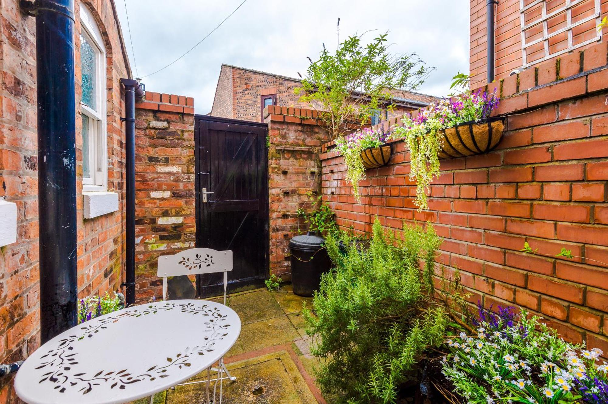 New! Stunning 2-Bed City-Centre Home In Chester By 53 Degrees Property - Ideal For Couples & Groups - Sleeps 6! ภายนอก รูปภาพ